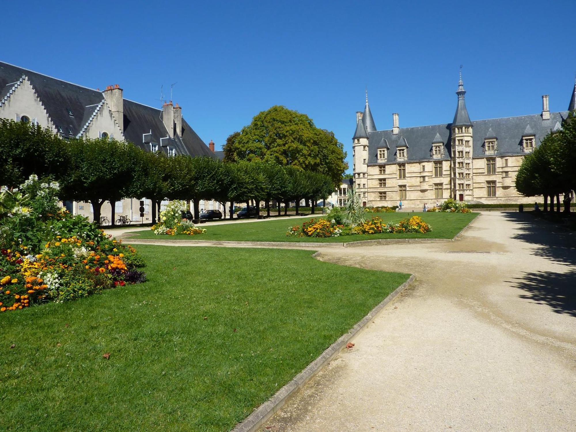 Hotel Des Ducs Nevers Buitenkant foto