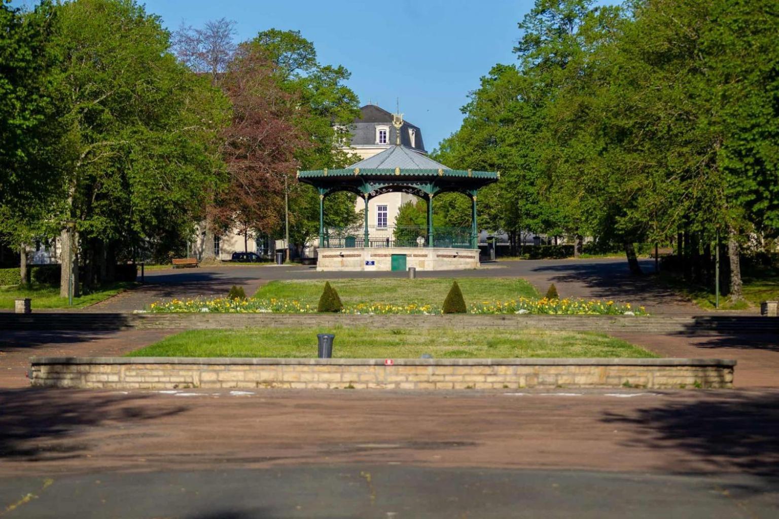 Hotel Des Ducs Nevers Buitenkant foto
