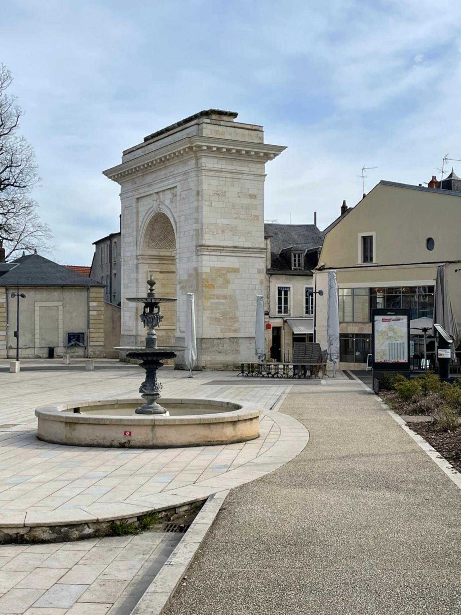 Hotel Des Ducs Nevers Buitenkant foto